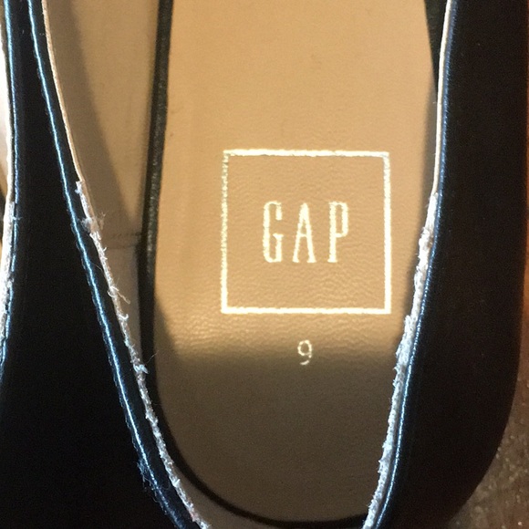 GAP Pointed Toe Flats - Picture 2 of 3